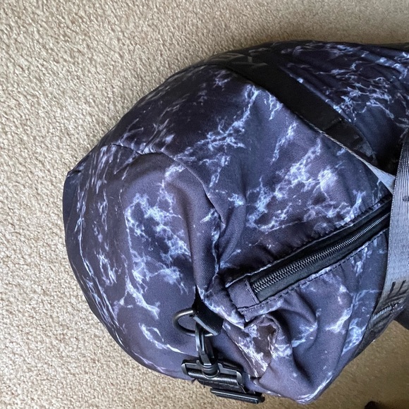 Kendall & Kylie Duffle Bag in Faux Stone Pattern - Picture 3 of 10